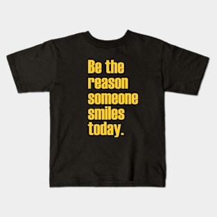 Be the reason someone smiles today. Kids T-Shirt